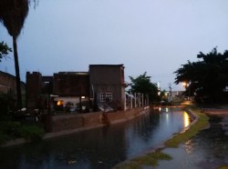 Canales de la Azteca y El Toreo desbordados por las lluvias