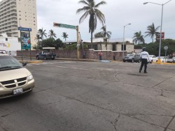 Llueve en Mazatlán y los semáforos dejan de funcionar...