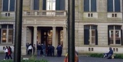 Menor se da un tiro en la cabeza frente a sus compañeros de clase