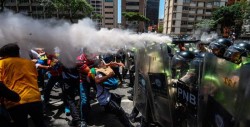Vaticano pide al gobierno de Venezuela suspender Constituyente