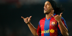#Video Ronaldinho se gana el corazón de los fans