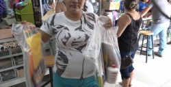 Inicia entrega de útiles escolares... pero no para todos