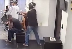 Es asesinado mientras esperaba ser atendido para un corte de cabello