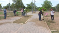 Continúa rehabilitación de parques en Ahome