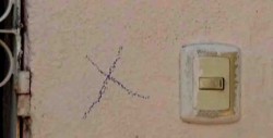 ¿Has visto estas marcas en tu casa? ¡Cuidado! Esto significan