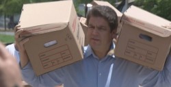 Interpone Roberto Cruz mas de 5,500 amparos contra reducción de uniformes