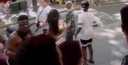 #Video Momento en el que camioneta atropella a peatones en Barcelona