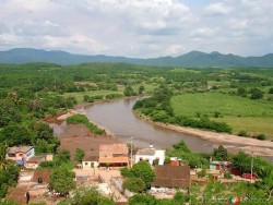 Se desbordó el arroyo de El Quelite por las lluvias