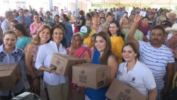 Entregan despensas a familias de pescadores
