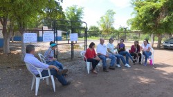 Toman padres de familia escuela primaria en Taxtes