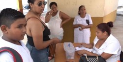 A pagar la cuota o sus hijos no entran a la escuela...