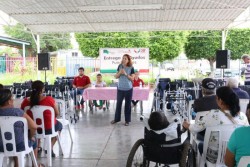 Reciben apoyos funcionales personas con discapacidad