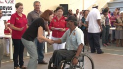 Entregan apoyo económico mensual a adultos mayores y discapacitados