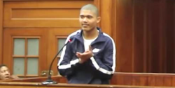 #Video Asesino se ríe y aplaude al recibir sentencia