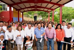 Entregan techumbre metálica en primaria