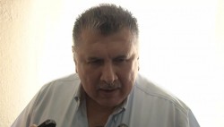 Dirigente del PAN levanta la mano para el proceso electoral