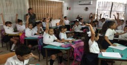 Separan a niños de alto y bajo rendimiento en escuela primaria