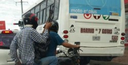 Motociclistas viajarían con una metralleta por calles de Culiacán