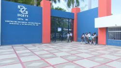Rinde director del Cetis 68 su segundo informe de labores