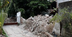 Inicia demolición de casas afectadas por temblor en Juchitán