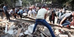 Miles de uniformados, a pico y pala para rescatar sepultados en terremoto
