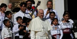 El Papa reza con niños tlaxcaltecas por víctimas