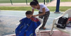 Estilistas se unen para recolectar material de curación