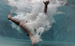 Una popular modelo gana un viaje al Pacífico y muere ahogada en una piscina