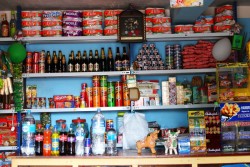Cierran abarrotes por competencia de tiendas de conveniencia