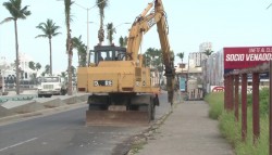 Intervienen banqueta frente al malecón