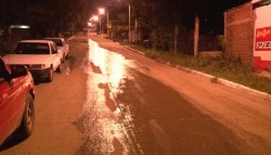 Corre agua limpia por la calle principal de La Urraca