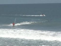 Buscan en el mar a joven desaparecido