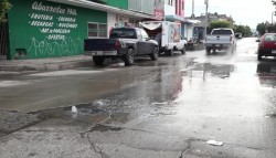 Reboza el drenaje en la colonia Olímpica