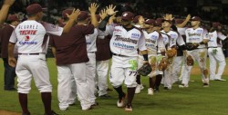 Tomateros de Culiacán debutan con victoria