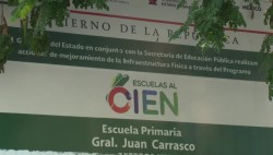 Retraso en programa de escuelas al cien provoca conflicto