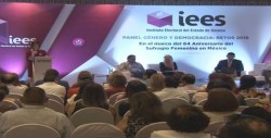 Realizan panel de género y democracia