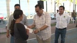 Apoyan a estudiantes para que no abandonen la escuela