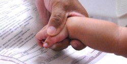 Si padres no se ponen de acuerdo, juez decidirá orden de apellidos