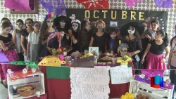 Fueron vestidos de catrinas y calaveritas
