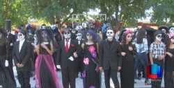 Participaron alumnos con altares y catrinas