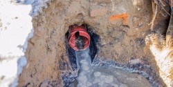 Cambian tubería en el Centro