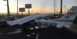 Avioneta realiza aterrizaje de emergencia en el bulevar Aeropuerto