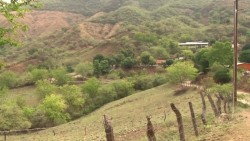 Si las familias regresan a la sierra, los profesores también