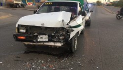 Chocan auriga y camioneta