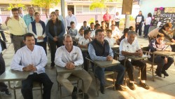 Entregan mobiliario escolar a instituciones educativas