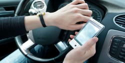 Usar el celular equivale a manejar bajo el influjo del alcohol