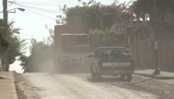 Polvo, piedras y baches en la calle mercurio
