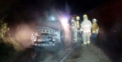 Calcinan a seis personas en una camioneta en Michoacán