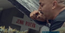 #Video Lupillo Rivera canta en la tumba de su hermana Jenni Rivera