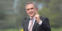 Mancera abandona la carrera por candidatura presidencial